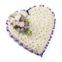 cuscino-cuore-crisantemi-bianchi-composizione-rose-bianche